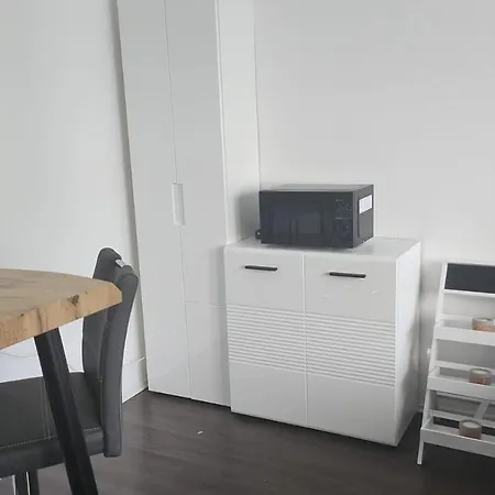 Close To Mediapark And 2 Tube Stations From Fair *