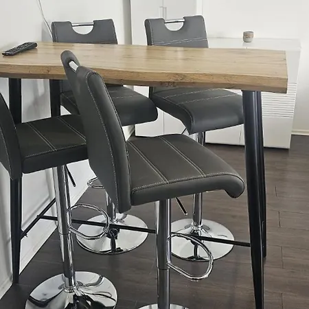 Close To Mediapark And 2 Tube Stations From Fair *