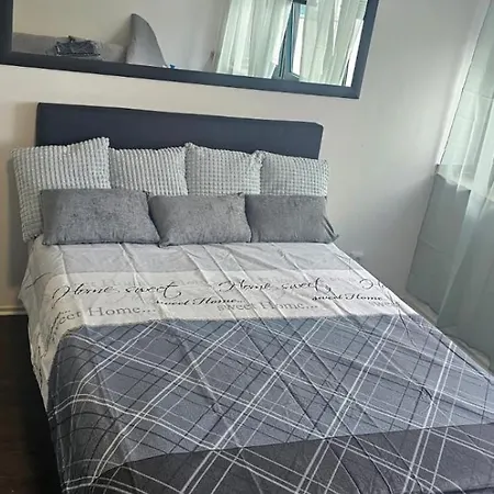 Close To Mediapark And 2 Tube Stations From Fair Lejlighed