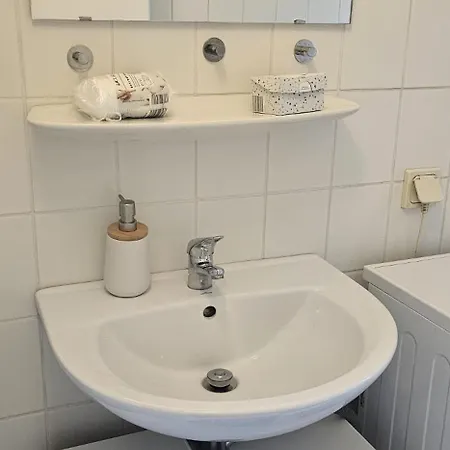 Close To Mediapark And 2 Tube Stations From Fair *